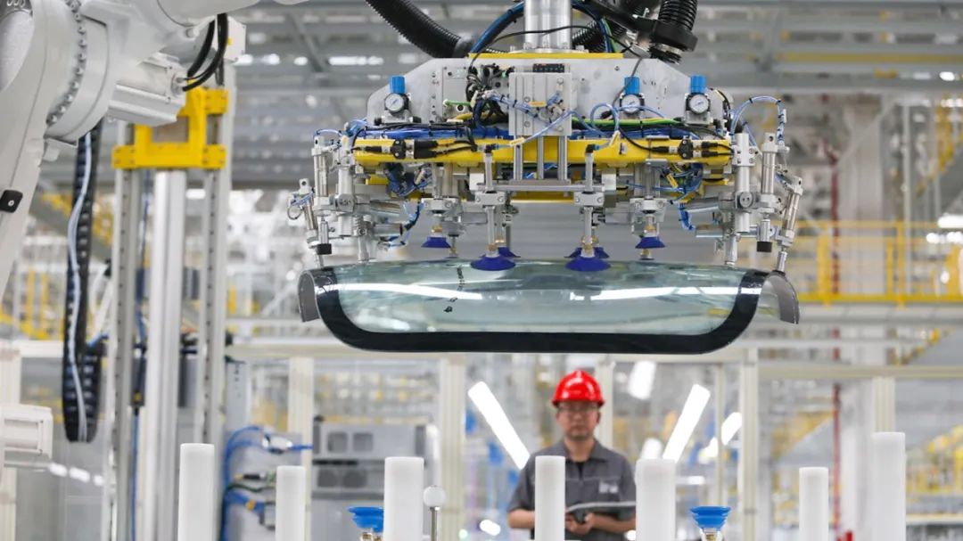 中國農機智造新標桿 解碼雷沃智慧農業智能拖拉機制造基地的“超能力”